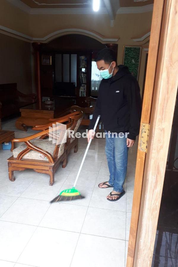 Bromo Indah Lestari Homestay Mitra Reddoorz Пасуруан Екстер'єр фото